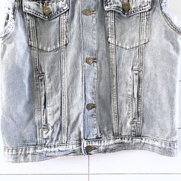 Forever 21 Blue Floral Embroidered Fray Denim Vest - Picture 6 of 8